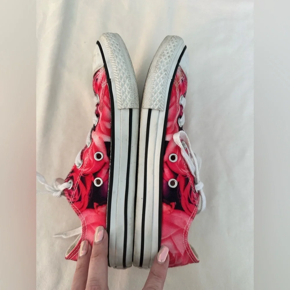Converse Canvas Roses Low Tops Girls Size 3 Grunge Romantic Stranger Things